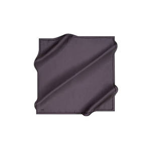 Écharpe carrée de luxe 100% soie avec détail en relief, satin crêpe violet foncé - Product Image 1