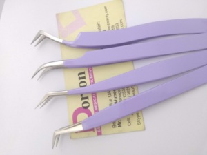 Outils de beauté pour cils Couleur violette enduite Logo personnalisé Volume incurvé en acier inoxydable Pince à épiler semi incurvée pour extension de faux cils - Product Image 4
