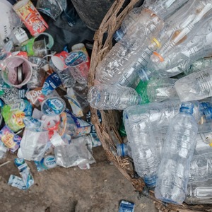 Botellas de PET recicladas de alta calidad, chatarra limpia de material a granel para industrias de moldeo de plástico - Product Image 5