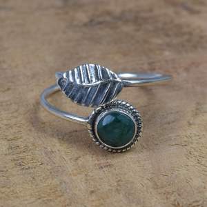 Anillo de Plata de Ley con Esmeralda, Estilo Hoja, Banda Ajustable, Joyería Artesanal con Piedras Preciosas, Elegante Regalo para Mujer - Product Image 6