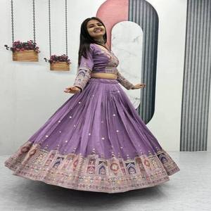 Conjunto de Lehenga Choli de Georgette con Bordado Intenso de Alta Calidad y Trabajo de Lentejuelas, Perfecto para Navratri y Celebraciones Étnicas - Product Image 3