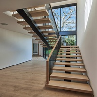 Escalier en bois flottant moderne et minimaliste pour intérieur, avec éclairage LED intégré et marches en bois massif, idéal pour villa