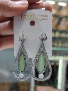 Último diseñador indio al por mayor joyería de jhumka Kundan pendientes nuevas colecciones para mujer elegante colección de pendientes 2024 - Product Image 4