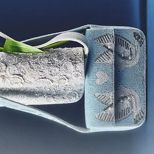 FABRICANTE de BOLSOS DE MANO Y CLUTCHES DE DISEÑO PERSONALIZADOS CON PEDRERÍA, DISPONIBLES AL POR MAYOR - Product Image 1