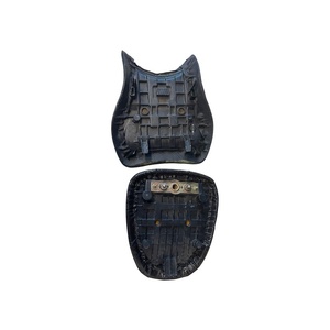 Sièges de moto d'occasion Suzuki SV650 1999 en cuir et plastique pour conducteur et passager - Product Image 2