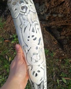 Cuerno para beber de cerámica con vaso vikingo festivo hecho a mano para hidromiel y cerveza para fiestas navideñas y saludos festivos - Product Image 2