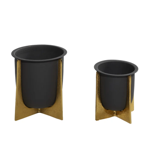 Maceta de pie de metal negro con diseño de base de metal Maceta de flores moderna con soporte Maceta decorativa para interiores o uso en el jardín - Product Image 1