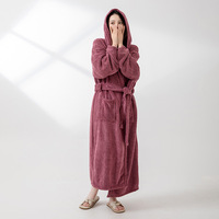 Peignoir à capuche en polaire corail doux et épais pour femmes et hommes, absorbant, pour hôtel et spa, rayé, avec logo frontal, ODM, col vert fruité