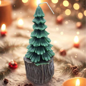 เทียนรูปต้นคริสต์มาสขนาดกลางพร้อมฐานไม้หอม กลิ่นหอมจากขี้ผึ้งถั่วเหลือง ตกแต่งบ้าน รับผลิตแบรนด์ส่วนตัว สีและกลิ่นตามสั่ง - Product Image 1