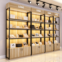 Étagère de présentation d'écharpes en bois et métal pour les magasins de détail, les centres commerciaux, les présentoirs d'accessoires