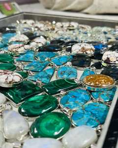 Pendentifs en pierres précieuses naturelles de meilleure qualité Cabochon Pierres précieuses semi-précieuses Pendentifs en vrac Pendentif en cristal Pierres de haute qualité - Product Image 3