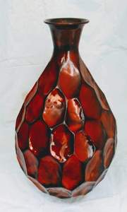 Florero Hexagonal rojo con acabado metálico moderno, acento decorativo elegante para hogares y jardines, jarrones de Metal para ocasiones - Product Image 4