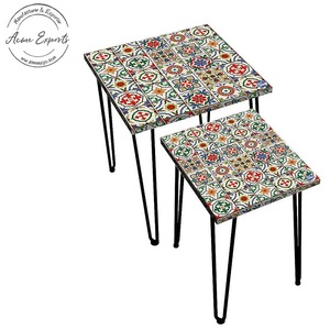 Mesa auxiliar de metal hecha a mano con patas de hierro y tapa de madera con estampado mexicano esmaltado, perfecta para la decoración de la sala de estar o el estudio - Product Image 1