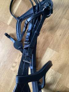 Brida anatómica de cuero negro de tamaño completo/Extra completo con riendas Brida de cuero de caballo de alta calidad disponible para exportación a granel - Product Image 3