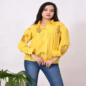 Chemise imprimée de fleurs jaunes en coton de créateur pour femmes Blouse surdimensionnée faite à la main | Casual Office Wear Regular Fit Shirt Top - Product Image 4