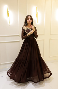 ชุดอนาร์กาลีสีน้ำตาลเข้ม ประดับด้วยงานฝีมือแบบอินเดียและปากีสถาน - Product Image 4