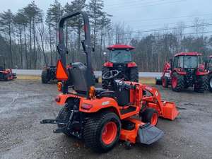 Tractor agrícola Kubota usado con cortadora de césped y cargador frontal en venta con envío rápido a EE. UU./EUROPA - Product Image 2