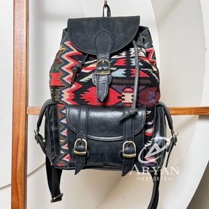 Sacs à dos faits à la main en cuir véritable et tissu tribal avec fermeture à boucle Sac à dos ethnique vintage pour voyage, usage quotidien et extérieur - Product Image 1