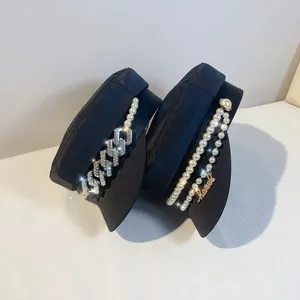 Gorra oficial estructurada con insignia de metal, detalles bordados y forro interior Premium - Product Image 4