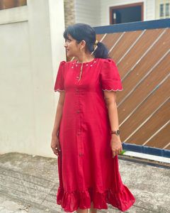 ชุดเดรสสำหรับสาวออฟฟิศชุดเดรสเสื้อยืดผ้าฝ้ายตะวันตกแบบลำลองปักกระดุมด้านหน้าทรงหลวมแบบหวาน - Product Image 3