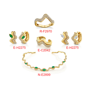 Parures de bijoux Gemnel Emerald Marquise Wave avec des émeraudes et des diamants de forme marquise ondulée, pierres naturelles - Product Image 1