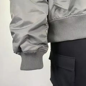 Blouson bomber de style minimaliste conçu pour la simplicité, la chaleur, l'équilibre et les besoins de mode décontractée au quotidien - Product Image 5
