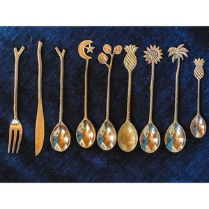 Ensemble de couverts en acier inoxydable plaqué or au design royal moderne Couverts uniques de haute qualité à plusieurs poignées Restaurant de mariage scolaire - Product Image 1