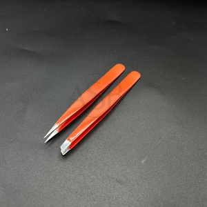 Pince à sourcils avec logo personnalisé de couleur orange avec embouts pointus inclinés en acier durable Ciseaux à sourcils écologiques - Product Image 6