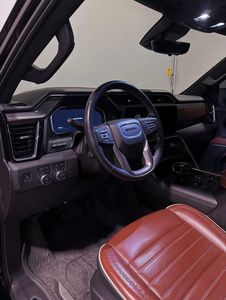 GMC Sierra 1500 Rocky Ridge Alpine Edition 4x4 2022 à succès - Product Image 2