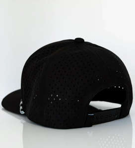 Casquette de golf de haute qualité à 5 panneaux structurée, respirante, avec logo découpé au laser, perforée, unisexe, imperméable, avec logo en caoutchouc personnalisé - Product Image 3