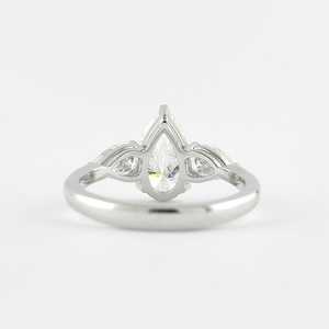 Anillo de Compromiso Vintage de Plata 925, Elegante e Intrigante, con Corte Brillante de Moissanita, Anillo de Boda con Diseño de Tres Piedras, Regalo - Product Image 4