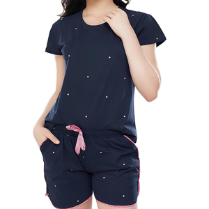 Ensemble court en coton pour femmes avec options de logo personnalisé T-shirt confortable et short assorti élégant par GHULAM GOODS SPORTS - Product Image 3
