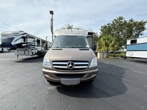 Vendedor Verificado de Autocaravana Usada L-e-i-s-u-r-e T-r-a-v-e-l U-n-i-t-y U24MB 2012, Lista para Viajar - Product Image 3