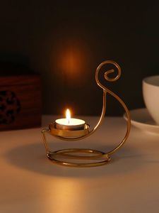 Portavelas de metal con estilo, perfecto para la decoración de bodas y el arreglo romántico de velas de mesa de comedor - Product Image 2