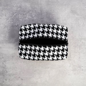 กระเป๋าแต่งหน้าโพลีเอสเตอร์สำหรับผู้หญิงร่วมสมัยมีซิปและดีไซน์จัดเก็บโลโก้ - Product Image 3