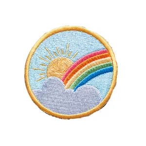 Patch ricamate rotonde con design arcobaleno disponibili per la vendita di toppe decorative per la decorazione della giacca su richiesta