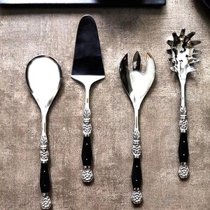 Exquisito Servidor de pastel de metal con acabado antiguo con grabados intrincados y atractivo lujoso, ideal para arreglos de mesa elegantes - Product Image 2