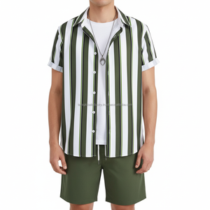 ชุดเซ็ตเสื้อยืดและกางเกงขาสั้นลายทางสำหรับผู้ชายแบบ OEM สีเขียวขาวลายทางแนวตั้ง ชุดลำลอง 2 ชิ้น - Product Image 1