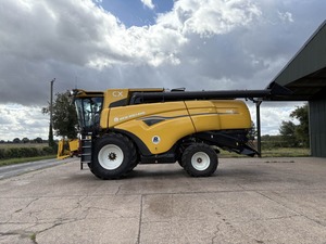 Matériel agricole d'occasion New And Holland CX8.70 Moissonneuse-batteuse à vendre - Product Image 4