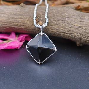 Elegante colgante de piedra preciosa negra facetada con engaste de metal plateado, perfecto para colecciones de joyería de moda, piedra preciosa al por mayor - Product Image 2