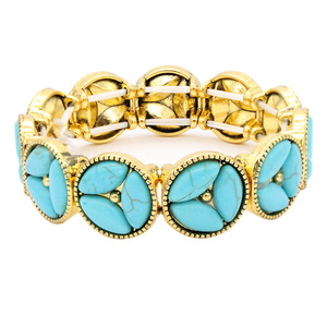 Bracciale elasticizzato in pietra turchese con anelli di cristallo eleganti placcati in oro