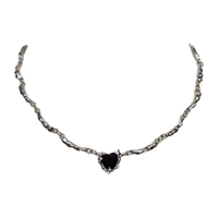 [cocopur] Collier Coréen en Laiton Plaqué Platine avec Pendentif Cœur Texturé Organique et Chaîne, Pierre Noire Transparente Scintillante
