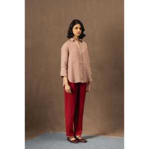 Camisa DVE AHRA Tejida a Mano 100% Lino en Rayas Carmesí, Estilo Simple con Decoración de Botones - Product Image 3