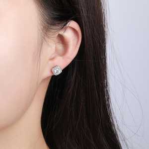 Boucles d'oreilles carrées élégantes en argent sterling 925 avec moissanite taille ronde, motif floral, halo, pour femmes, bijoux fins de promesse - Product Image 6