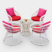 Ensemble de meubles de jardin en rotin pour villa extérieure - Design minimaliste moderne, chaises de jardin à trois ou cinq pièces avec structure en plastique mobile