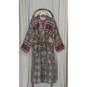 Cárdigan de Invierno para Mujer de Mezcla de Lana de Yak, Acogedor, con Estampado de Diamantes, Marrón, Estilo Loungewear, con Bolsillos, Kimono Original Marrón, Bata de Casa Tejida ODM - Product Image 4