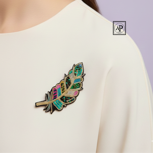 Broche en plumes avec des paillettes multicolores et une broderie de perles, accessoire décoratif élégant pour les cadeaux - Product Image 2