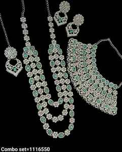 Ensemble de bijoux de mariée de luxe du fabricant indien, collier ethnique traditionnel, boucles d'oreilles et Mangtika pour les femmes Design de mode - Product Image 4