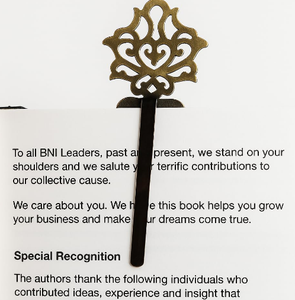 Marcapáginas de metal único que ofrece atractivo estético, marcapáginas de diseño único de oro rosa mientras mantiene los libros ordenados y bien organizados - Product Image 6