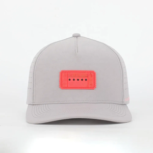 Casquette de golf 5 panneaux personnalisée du fabricant VN Casquette de baseball 100% polyester style sportif avec trou découpé au laser en caoutchouc PVC Patch - Product Image 1